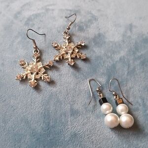 Set of two holiday winter earrings (2)